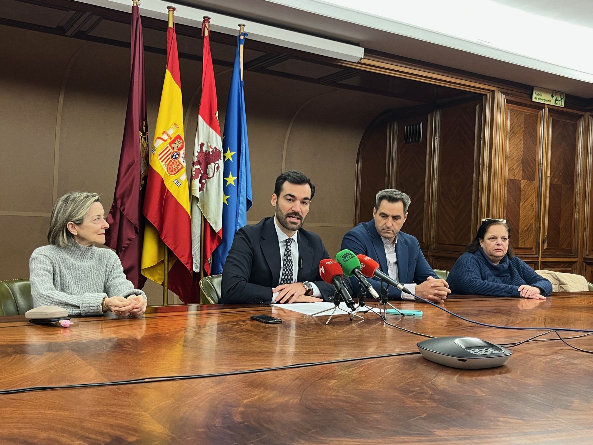 Miembros del PP en el Ayuntamiento de León este martes. | L.N.C.