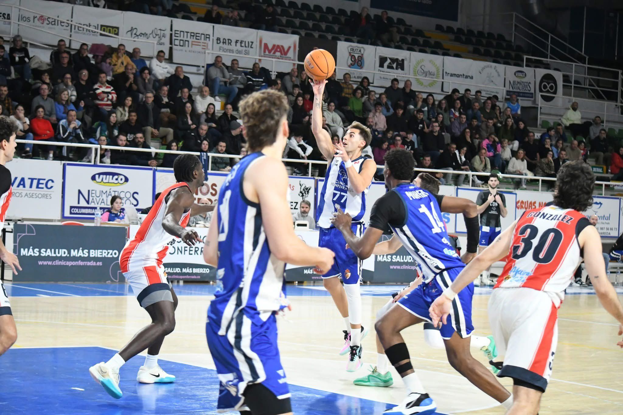 Kevin Navarro, durante su debut. | BALONCESTOSDP