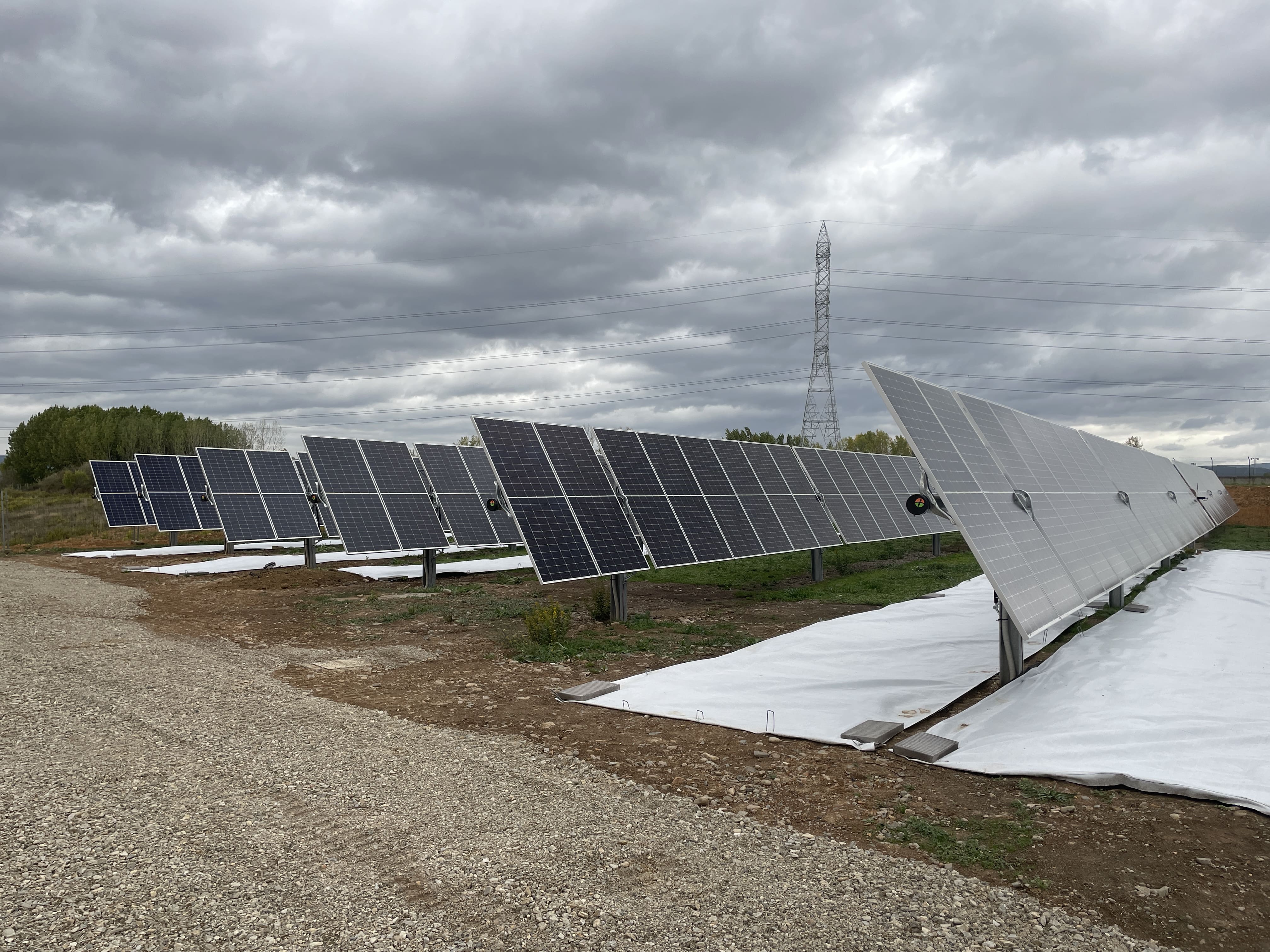 Planta fotovoltaica instalada en Cubillos del Sil. | Javier Fernández