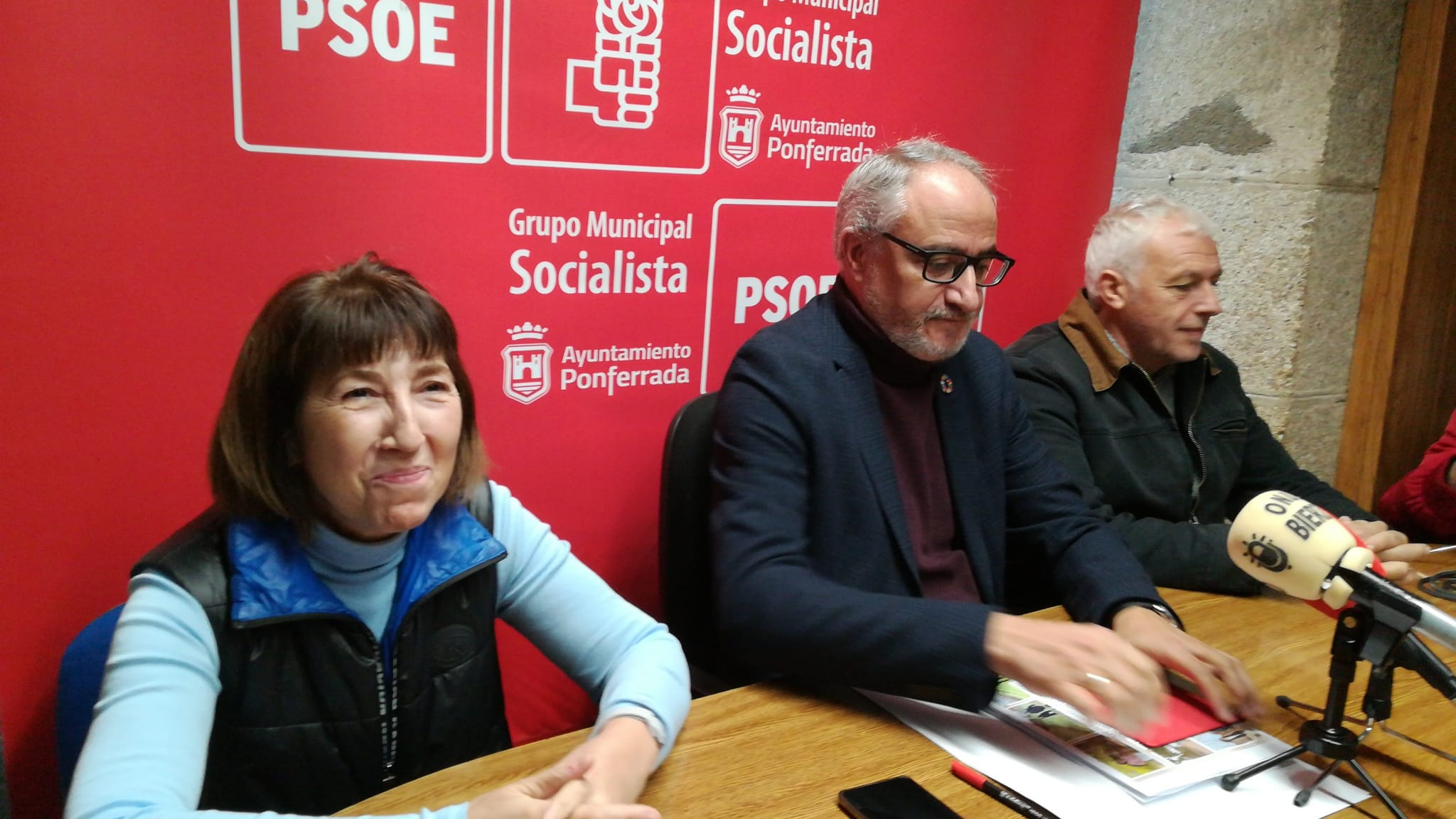 Rueda de prensa del PSOE en el Ayuntamiento de Ponferrada. | MAR IGLESIAS