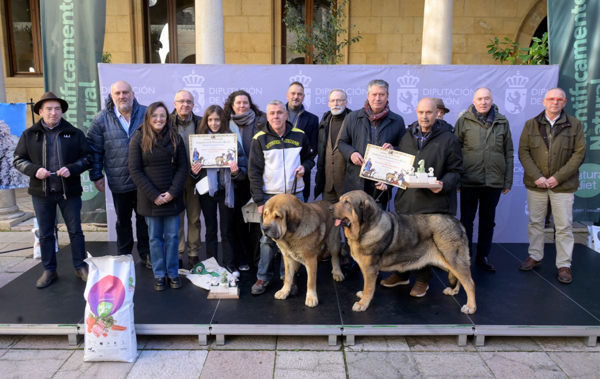 Entrega de diplomas en el Palacio de los Guzmanes. | MAURICIO PEÑA