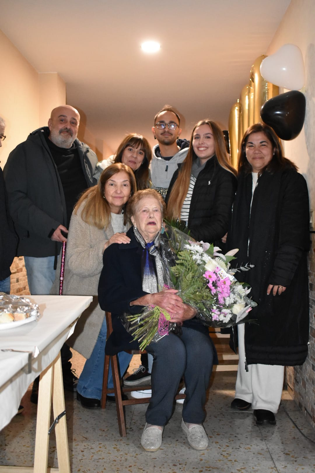 Primitiva cumplió 100 años rodeada de su familia. | L.N.C.