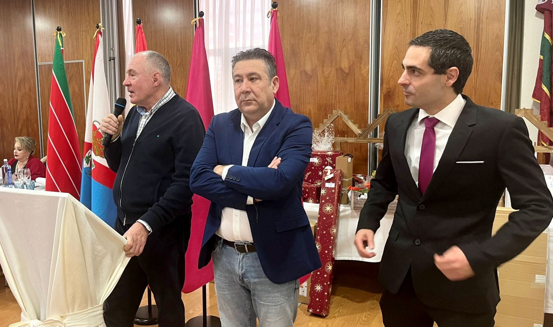 Eduardo López Sendino, Luis Mariano Santos y Carlos Javier Salgado, este sábado en la comida de Navidad de la UPL. | LNC