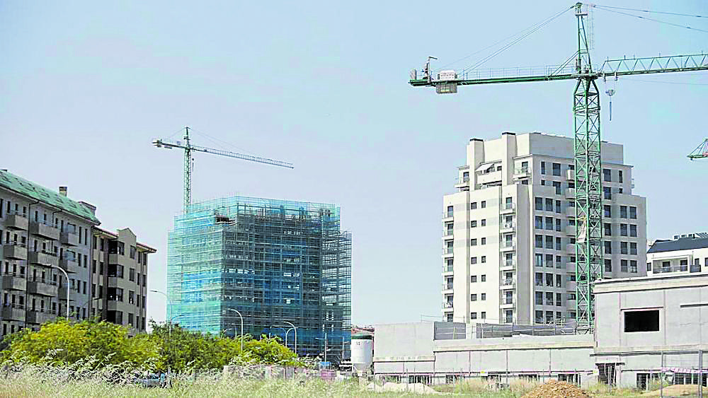 Viviendas de nueva construcción en el sector anejo al campus de la Universidad de León. | JESÚS F. SALVADORES