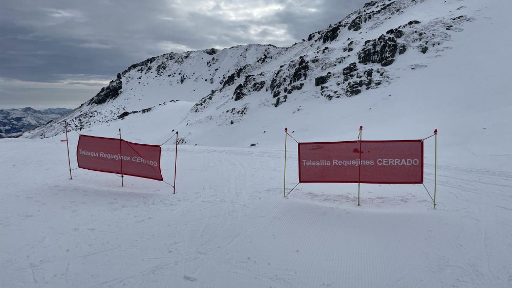 La zona de Requejines, en San Isidro, no ha podido abrir al público por falta de nieve