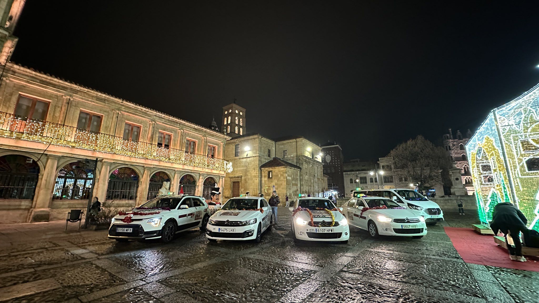 Los taxistas en el centro de León.