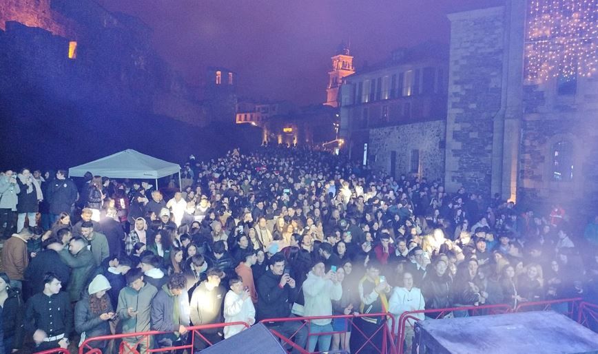 El Castle Fest concitó a centenares de jóvenes junto al Castillo de Ponferrada en su estreno el año pasado.