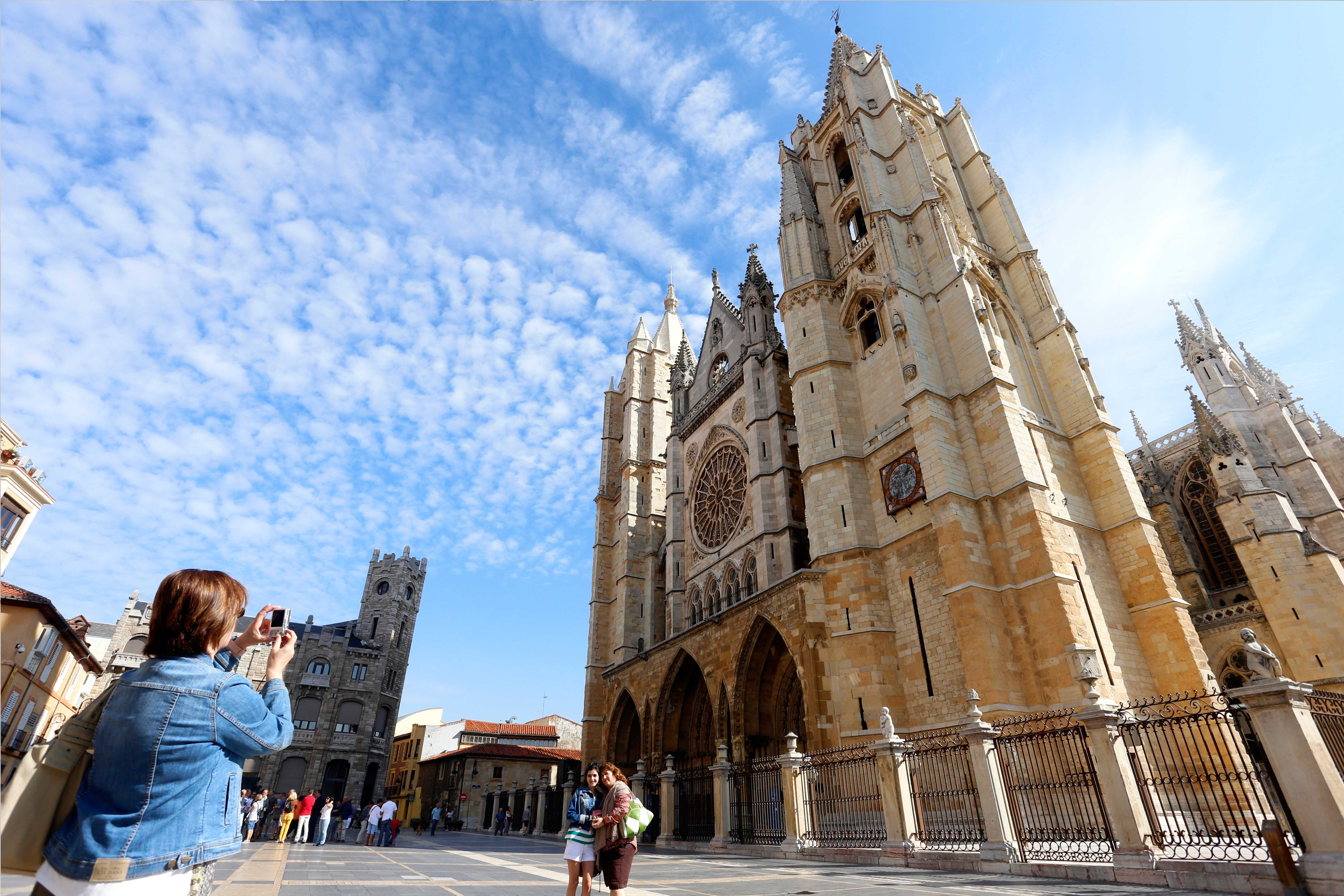 El hospedaje asequible ayuda a que muchos turistas opten por León como destino. | SAÚL ARÉN