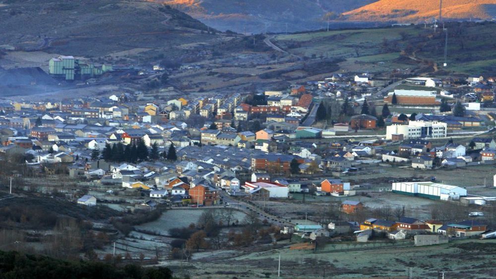 Vista panorámica de Fabero desde el entorno de la localidad de Lillo. | Ical