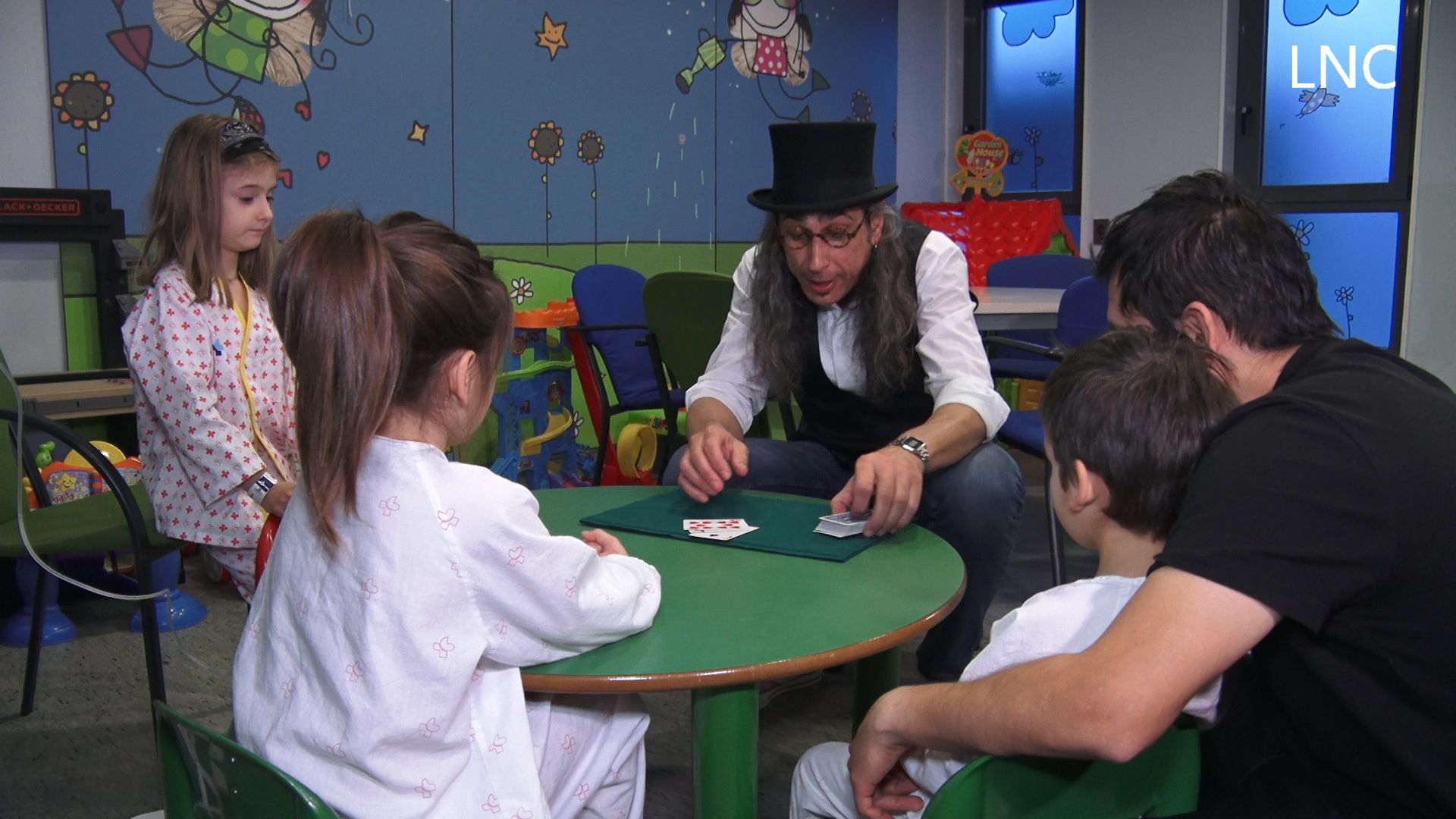 El Festival Internacional Vive la Magia llega al Hospital de León