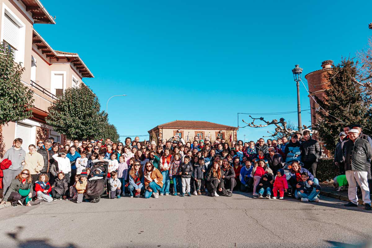 Fotografía de familia de los participantes en la carrera que este jueves tuvo lugar en la localidad de Vegas del Condado. | L.N.C.