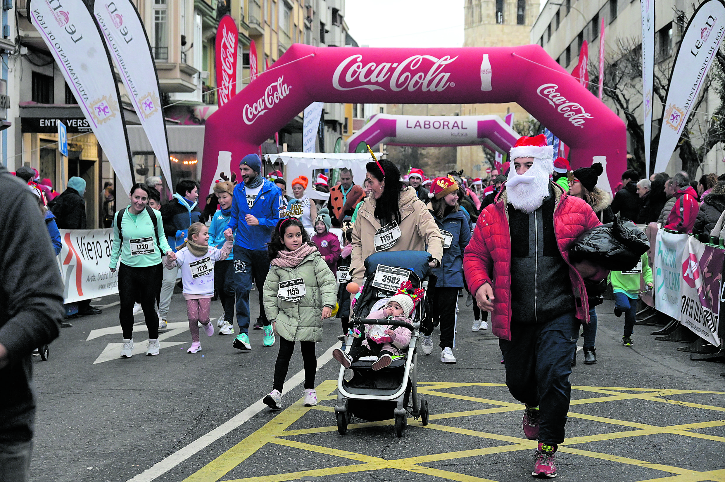 Uno de los momentos de la San Silvestre en León del año pasado. MAURICIO PEÑA