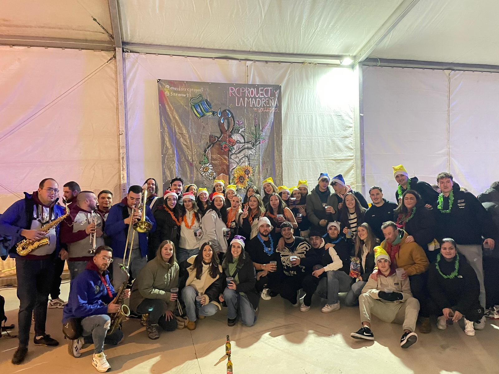 La edición invernal del multitudinario festival Interpueblos reunió a miles de jóvenes en Almanza. | VÍCTOR S. VÉLEZ