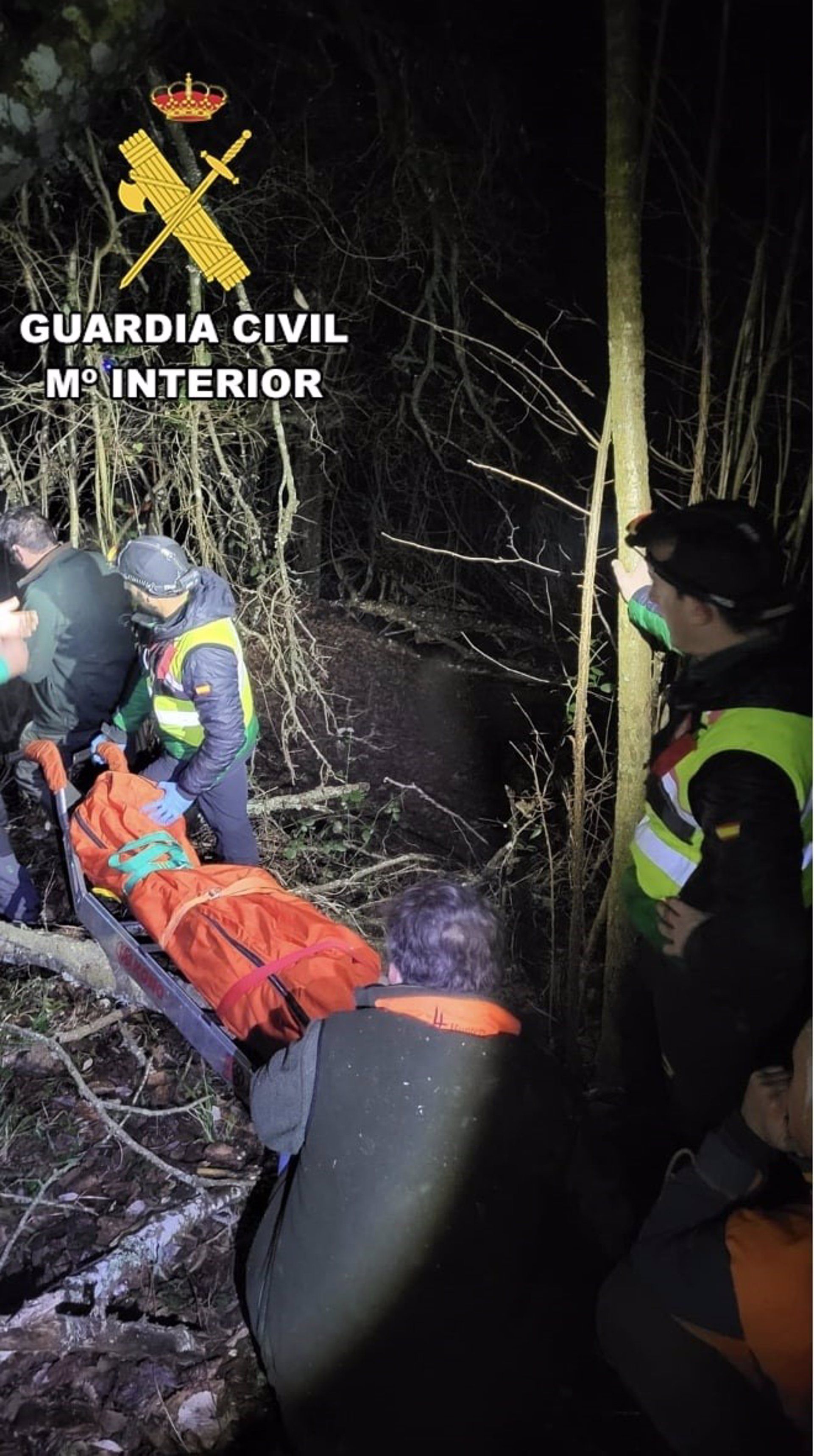 Rescate del cuerpo de uno de los fallecidos este sábado en Burgos. | E.P.