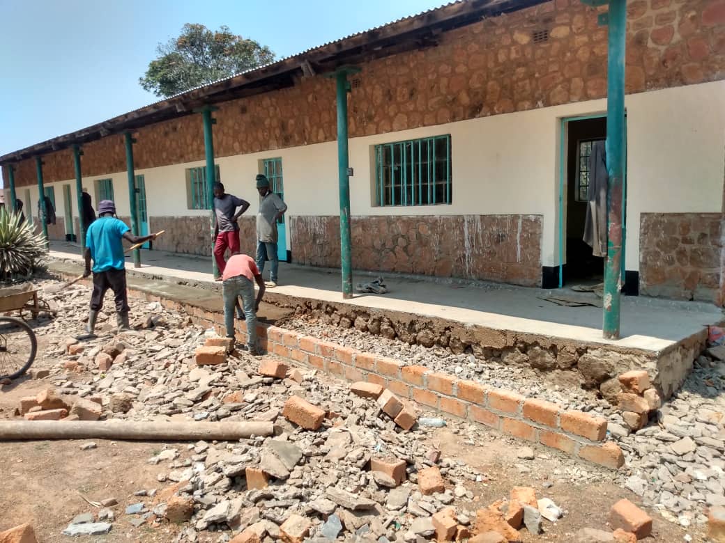 Construcción de aulas en Kilela Balanda.