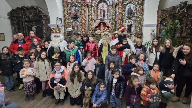 Murias de Paredes brindó un gran recibimiento a Sus Majestades. 