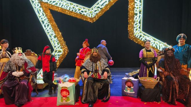 Los Reyes Magos durante su visita de este domingo por la tarde a Astorga. 