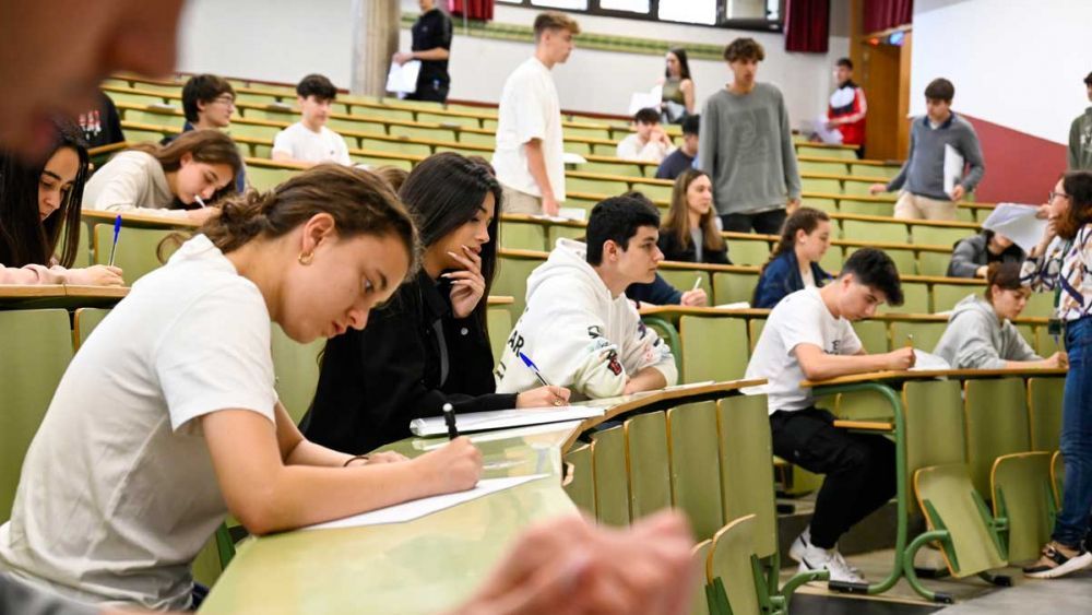 Prueba de acceso a la Universidad, en una imagen de archivo. | SAÚL ARÉN