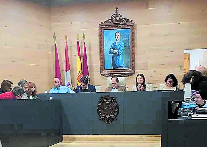 Un instante del pleno celebrado en el Ayuntamiento de La Bañeza. L.N.C.