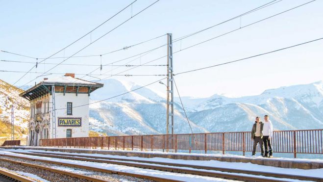 David Jiménez y Enrique Gómez son los artífices de la pieza audiovisual ‘La conquista del Puerto: 140 años del ferrocarril en Pajares’. | VIA MUERTA