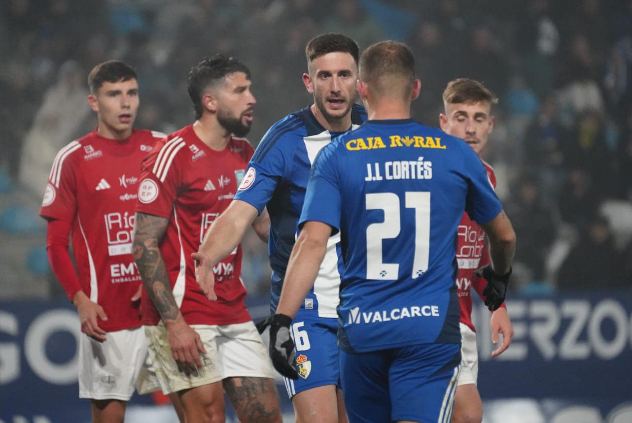 Markel Lozano y Cortés durante el último partido del año ante el Tarazona. SDP