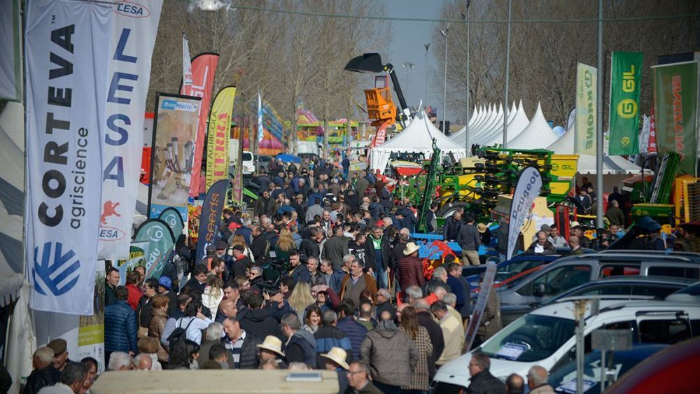 La feria de Febrero de Valencia de Don Juan siempre atrae cada año a miles de personas. | MAURICIO PEÑA