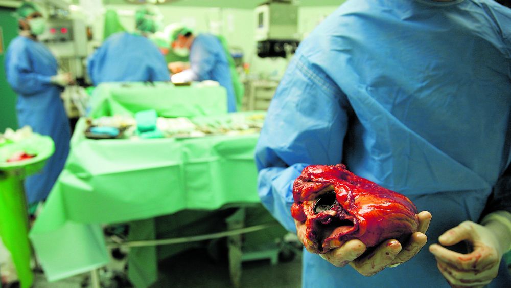 Imagen de archivo de un trasplante de corazón en el Hospital Clínico de Valladolid. EDUARDO MARGARETO (ICAL)