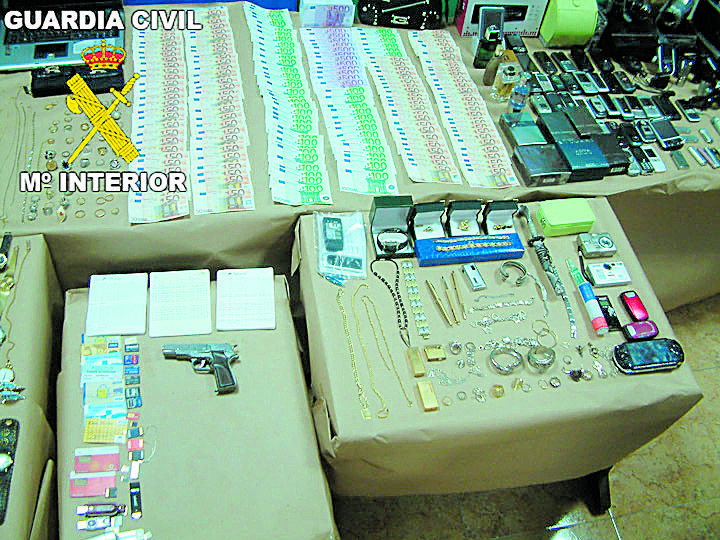 Material incautado por la Guardia Civil en una operación antidroga. GUARDIA CIVIL