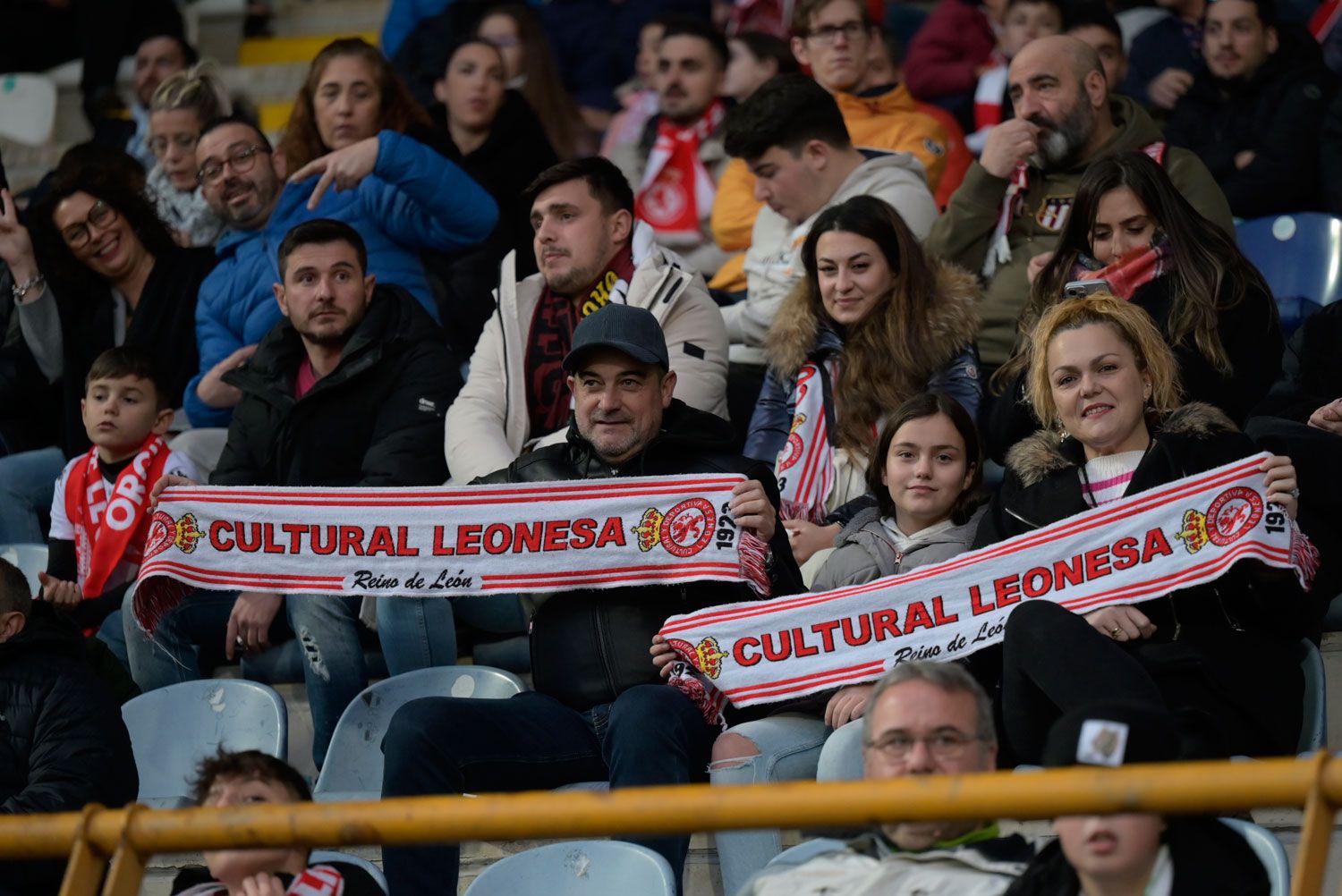 Imagen de la afición culturalista en el último partido frente al Barcelona B. | MAURICIO PEÑA