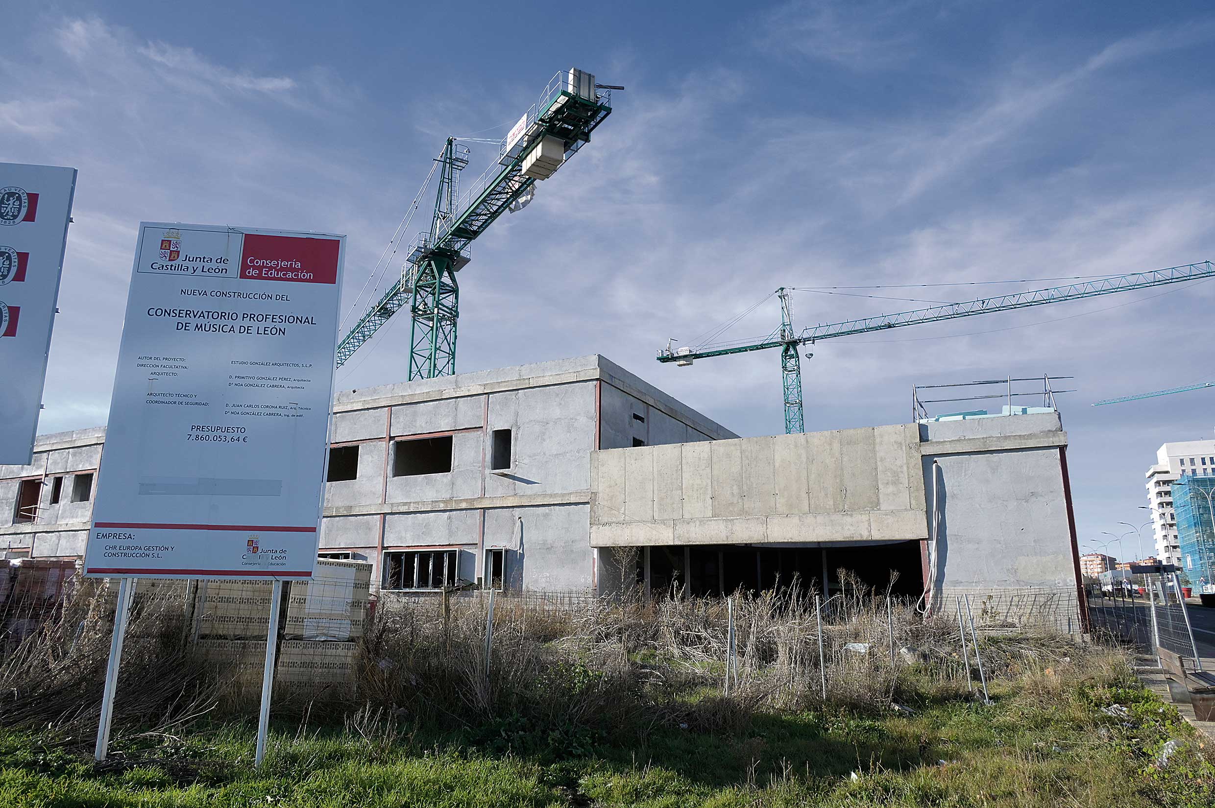 Estado que presentaba este martes la inacabada obra del nuevo Conservatorio de Música de León en la avenida de la Universidad. | MAURICIO PEÑA