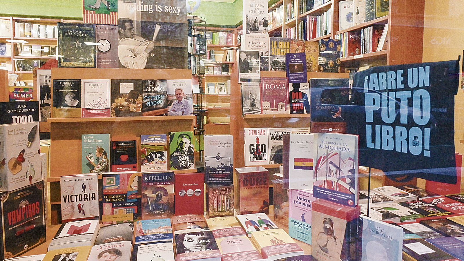 El escaparate de la librería independiente Alejandría, localizada en la calle Fajeros de la capital provincial. | MAURICIO PEÑA