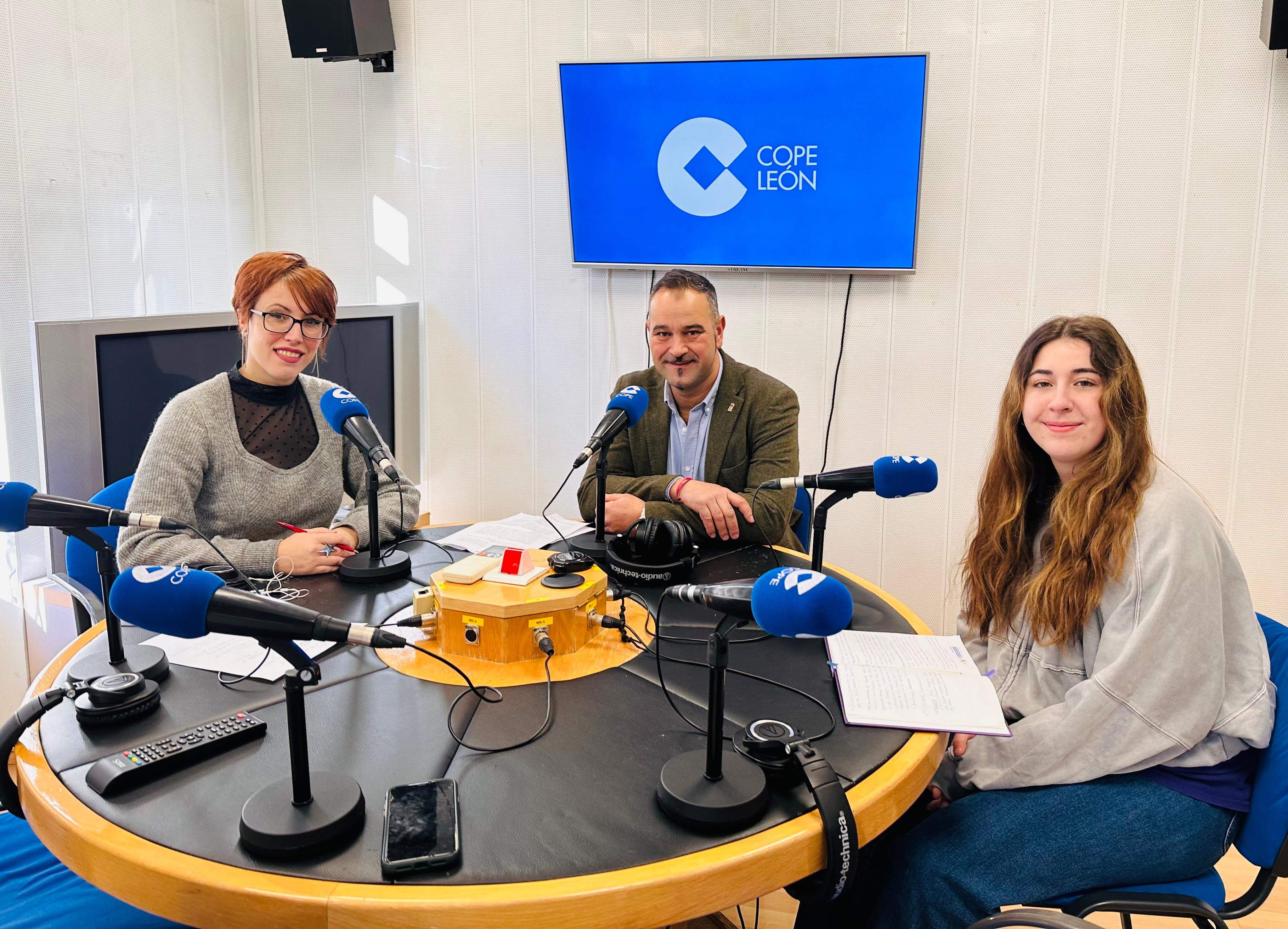 El diputado de Arte, Cultura y Patrimonio, Emilio Martínez, durante la grabación del programa Entre Nosotras. | L.N.C.