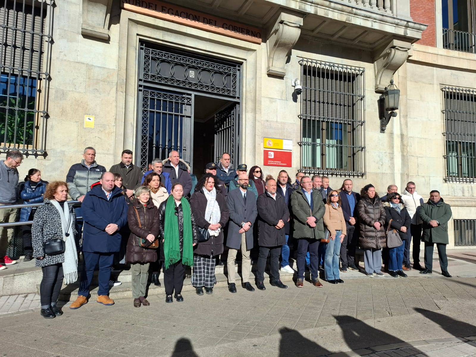 Minuto de silencio que ha tenido lugar este viernes en León. | L.N.C.