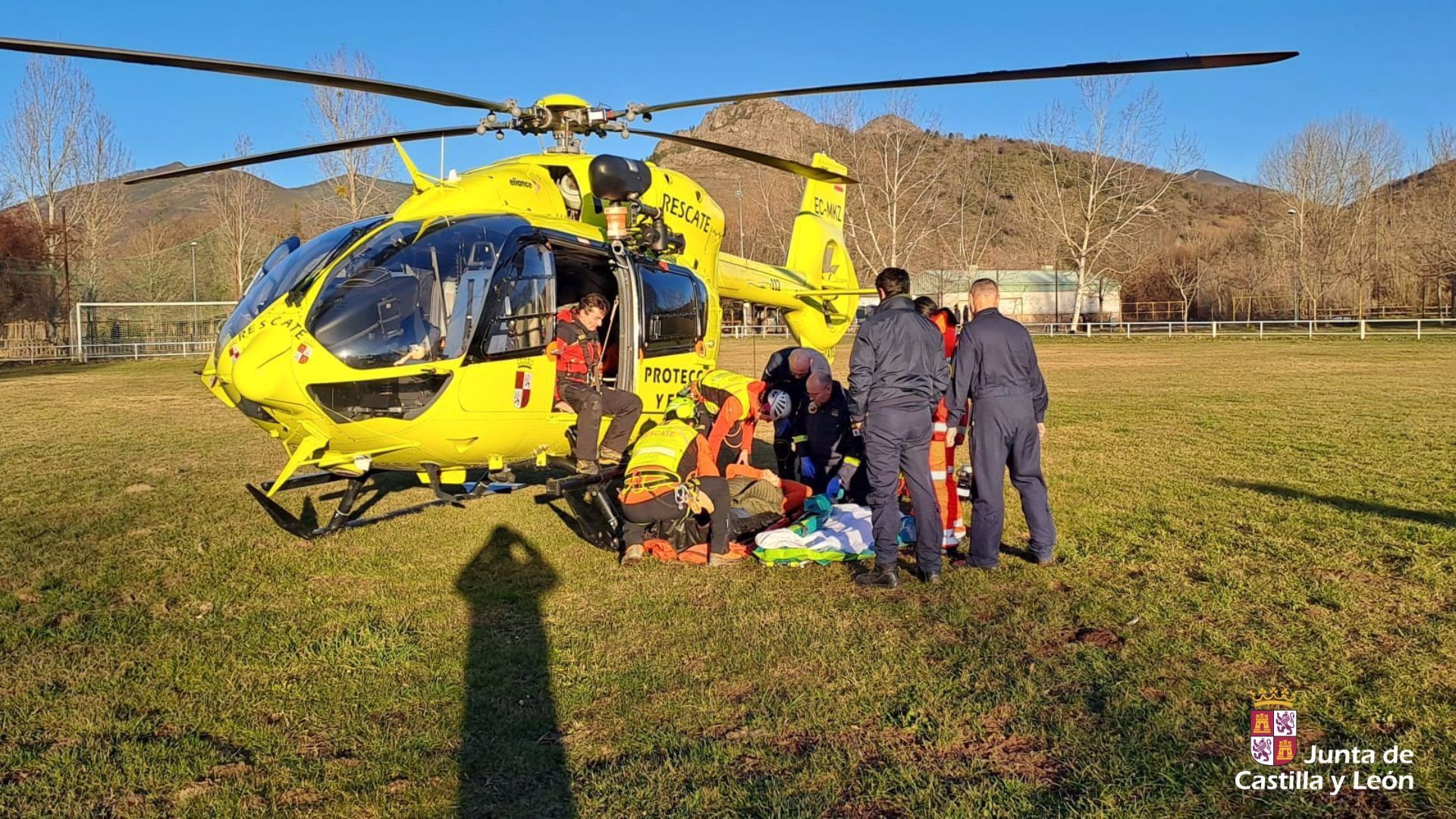 Rescate del piloto de parapente herido en Valdepiélago. | 1-1-2 CYL