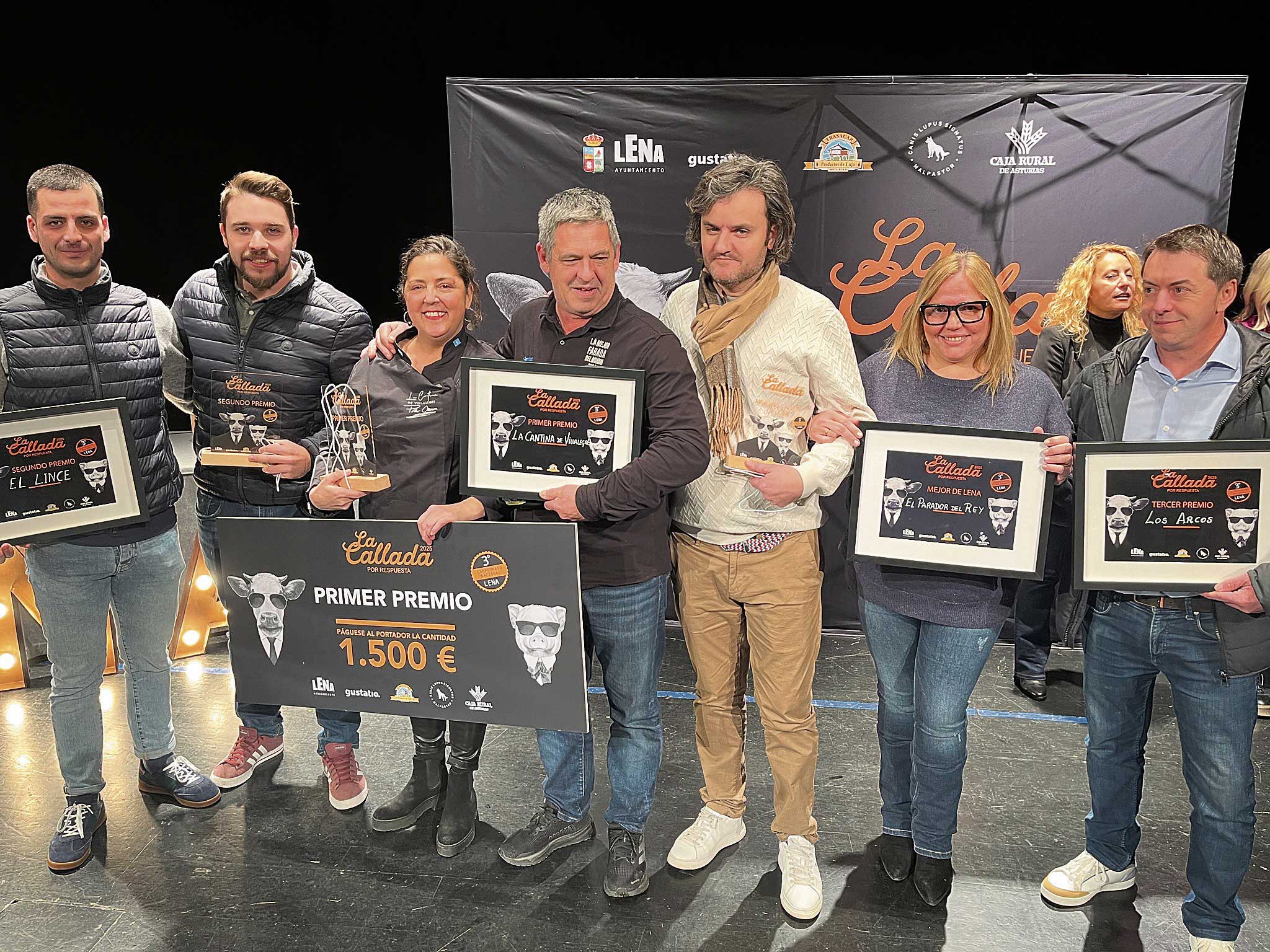 Foto de familia de los ganadores de este año. | LA CALLADA POR RESPUESTA