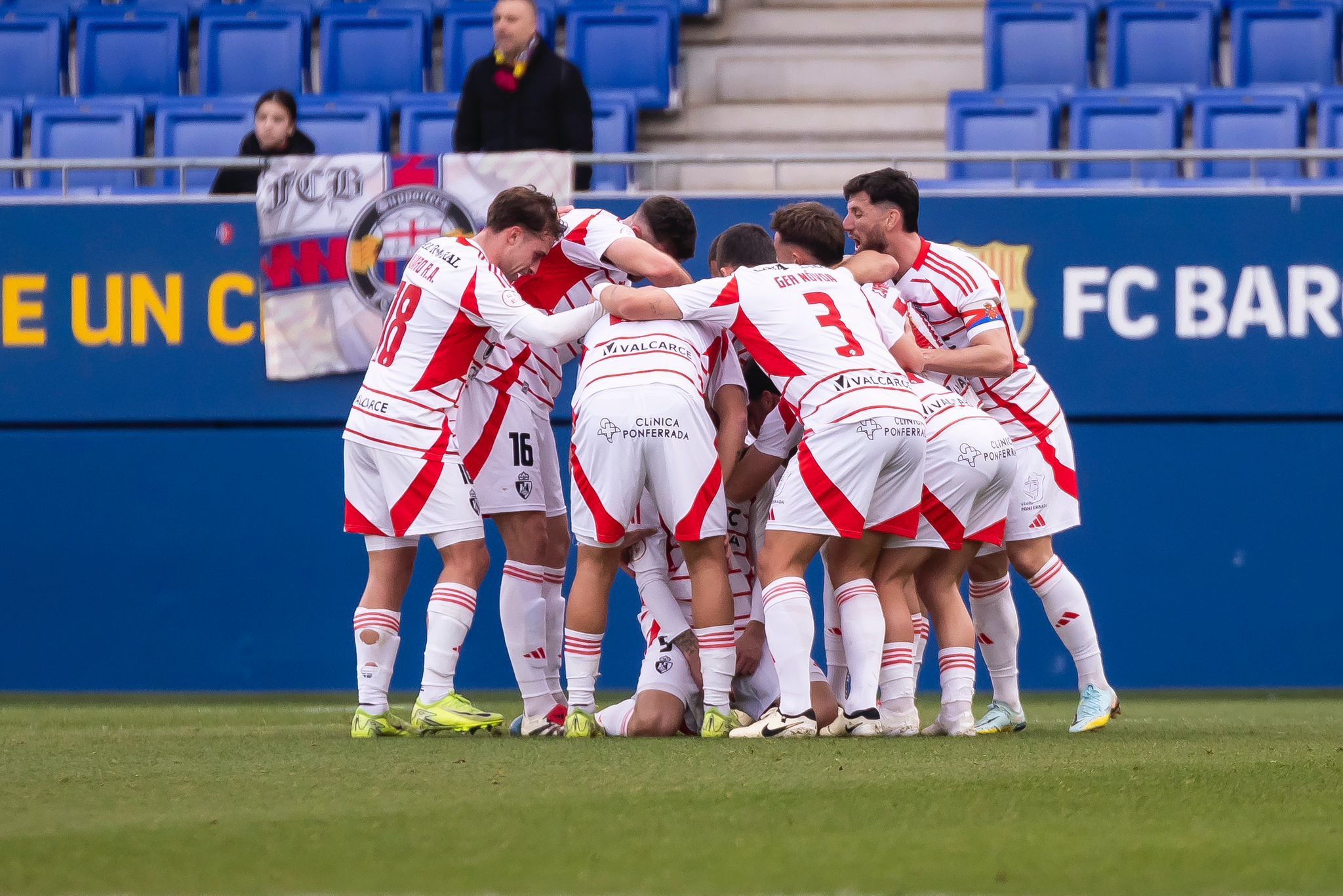 Momento del gol de Lancho que ponía por delante a la Ponferradina | SDP