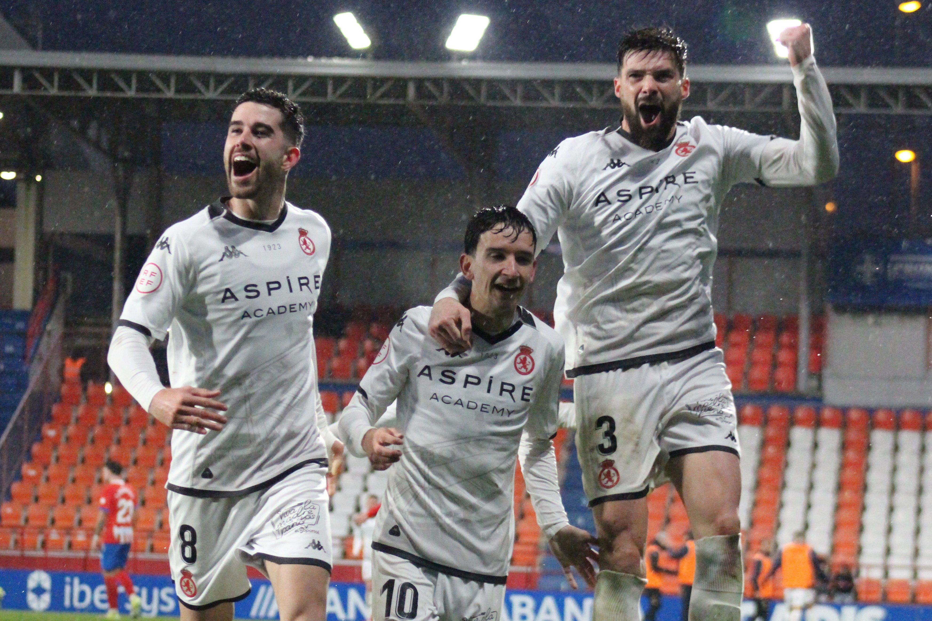 Barri, Chacón y Satrústegui celebran uno de los goles en Lugo. | CYD