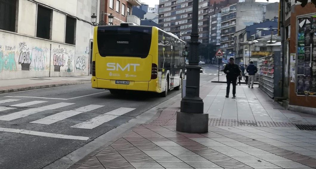 Nuevos autobuses circulando por Ponferrada. | MAR IGLESIAS