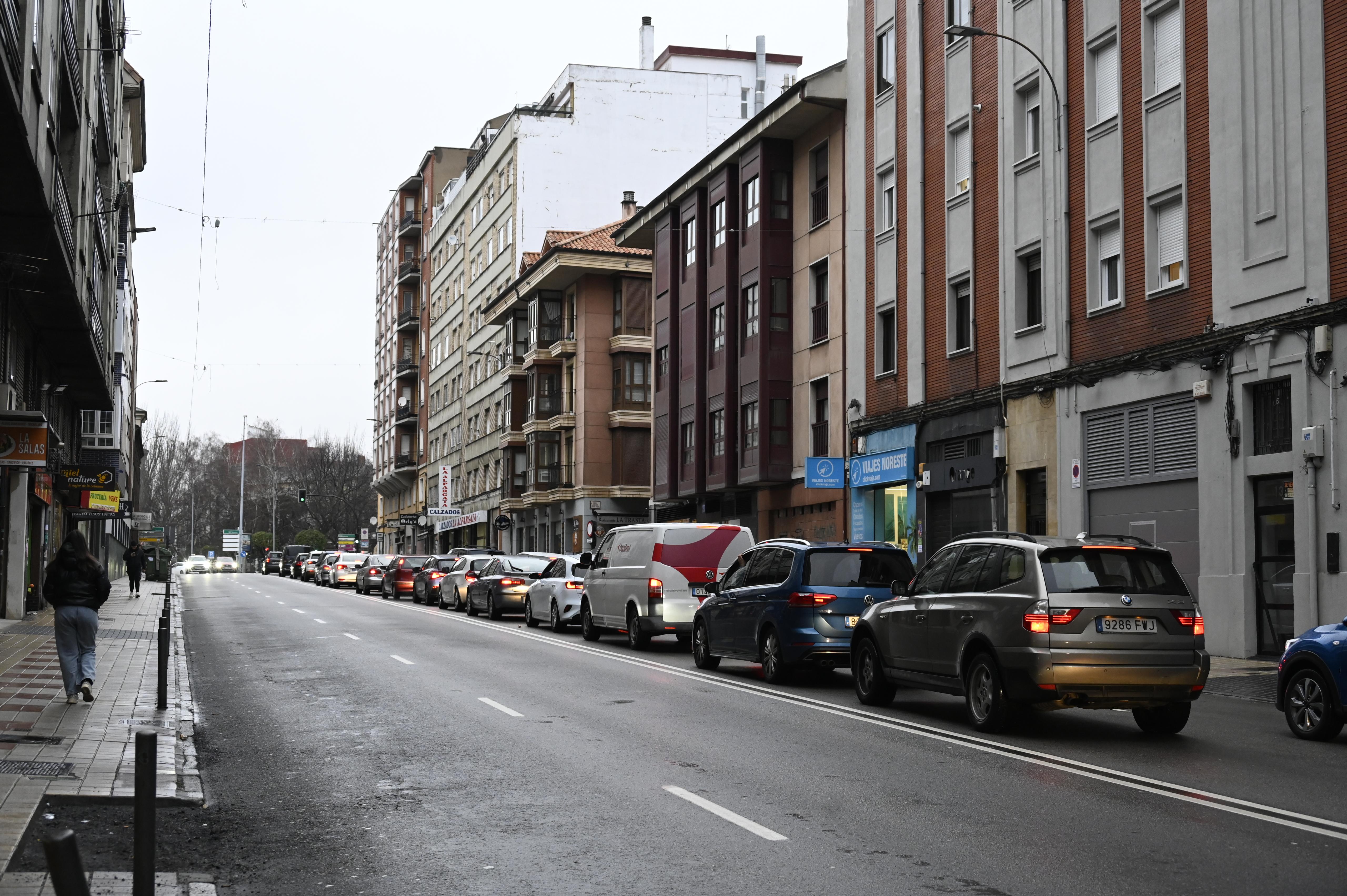 Atasco en la avenida Alcalde Miguel Castaño. | SAÚL ARÉN