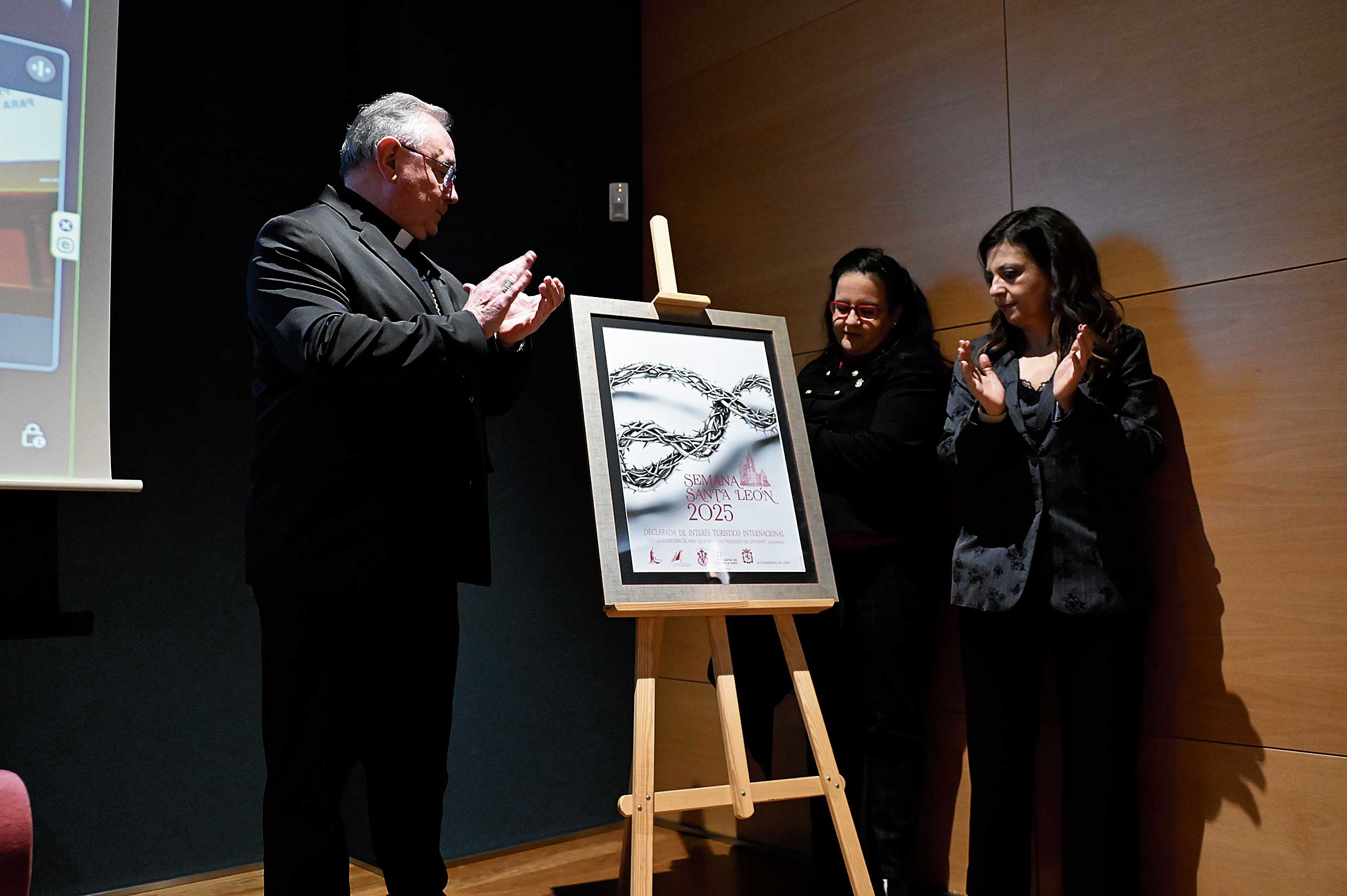 Presentación del cartel de la Semana Santa de León 2025 en el salón de actos del Museo Diocesano. | SAÚL ARÉN