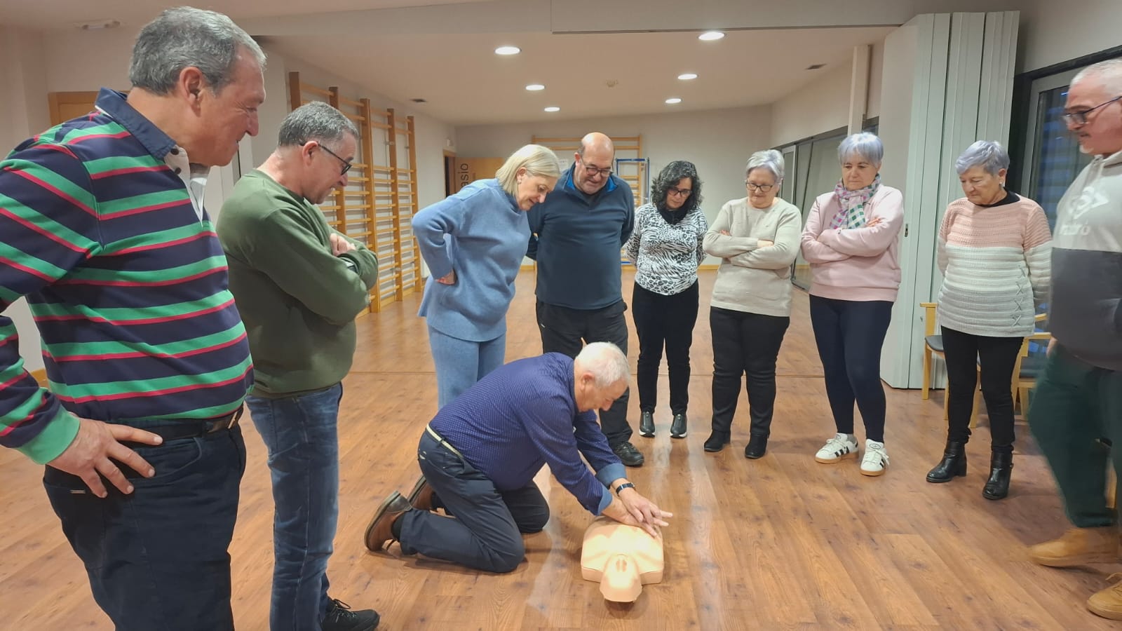 Taller de Primeros Auxilios para los pensionistas de Toreno.