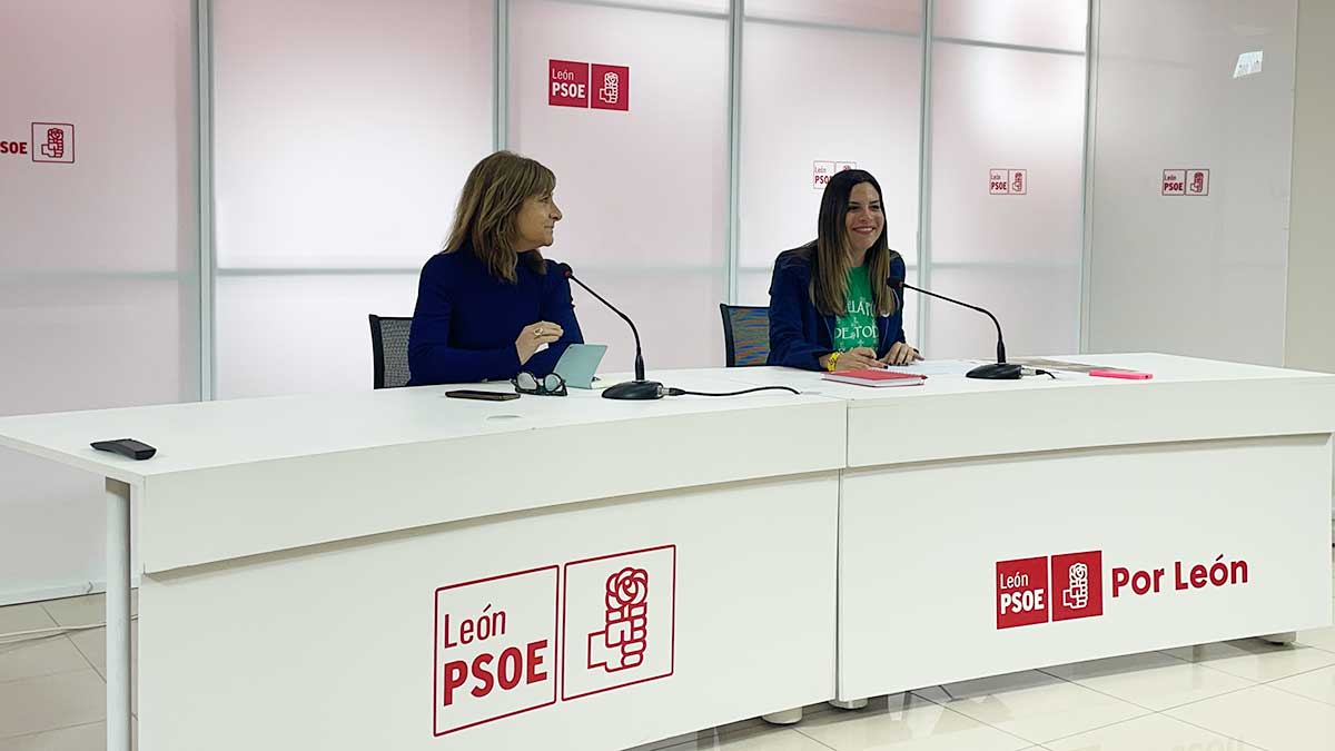 Ana Arias y Nuria Rubio repasaron la situación de los centros educativos públicos de León. | L.N.C.