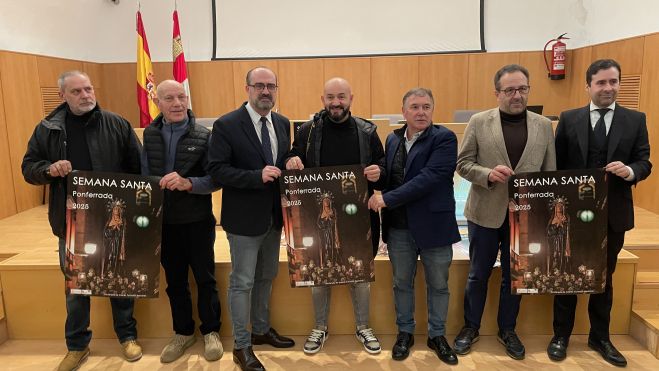 Acto de presentación del cartel de la Semana Santa. | JAVIER FERNÁNDEZ