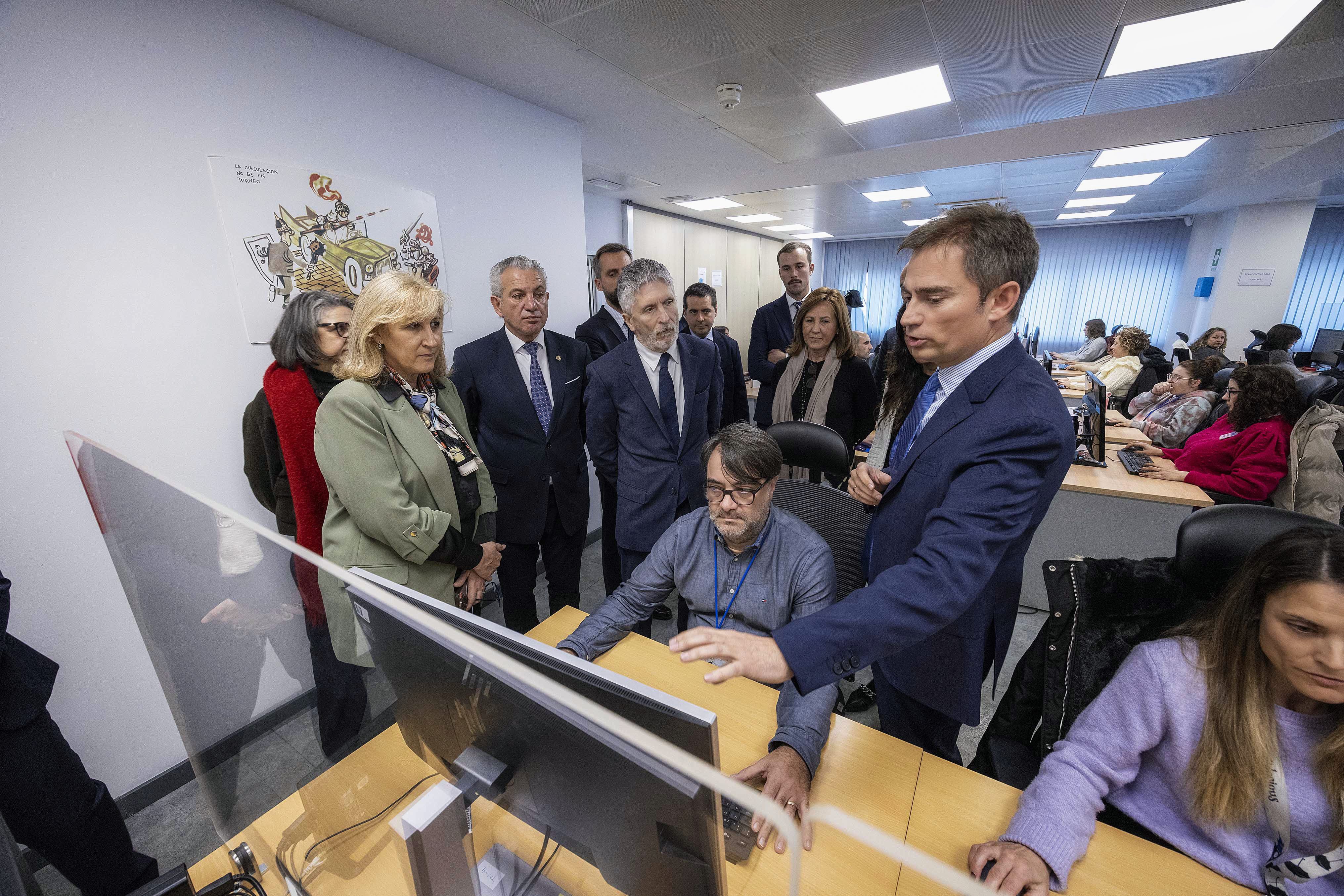 Un instante de la visita de Grande-Marlaska a las instalaciones del centro Estrada. | MINISTERIO DEL INTERIOR