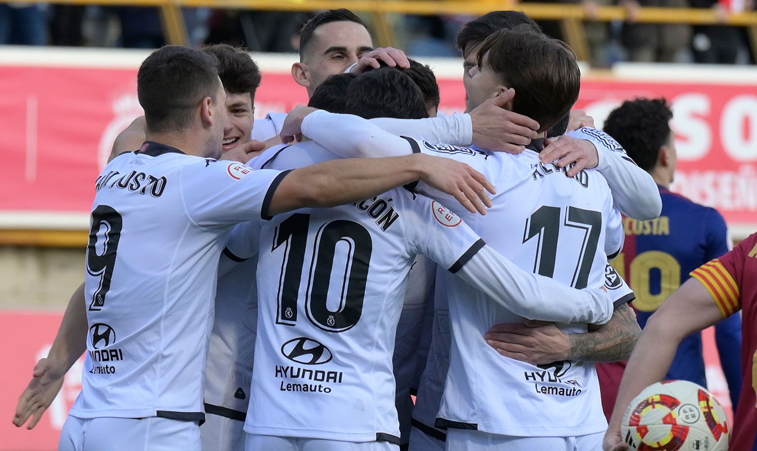 Los jugadores de la Cultural celebran un gol. | MAURICIO PEÑA