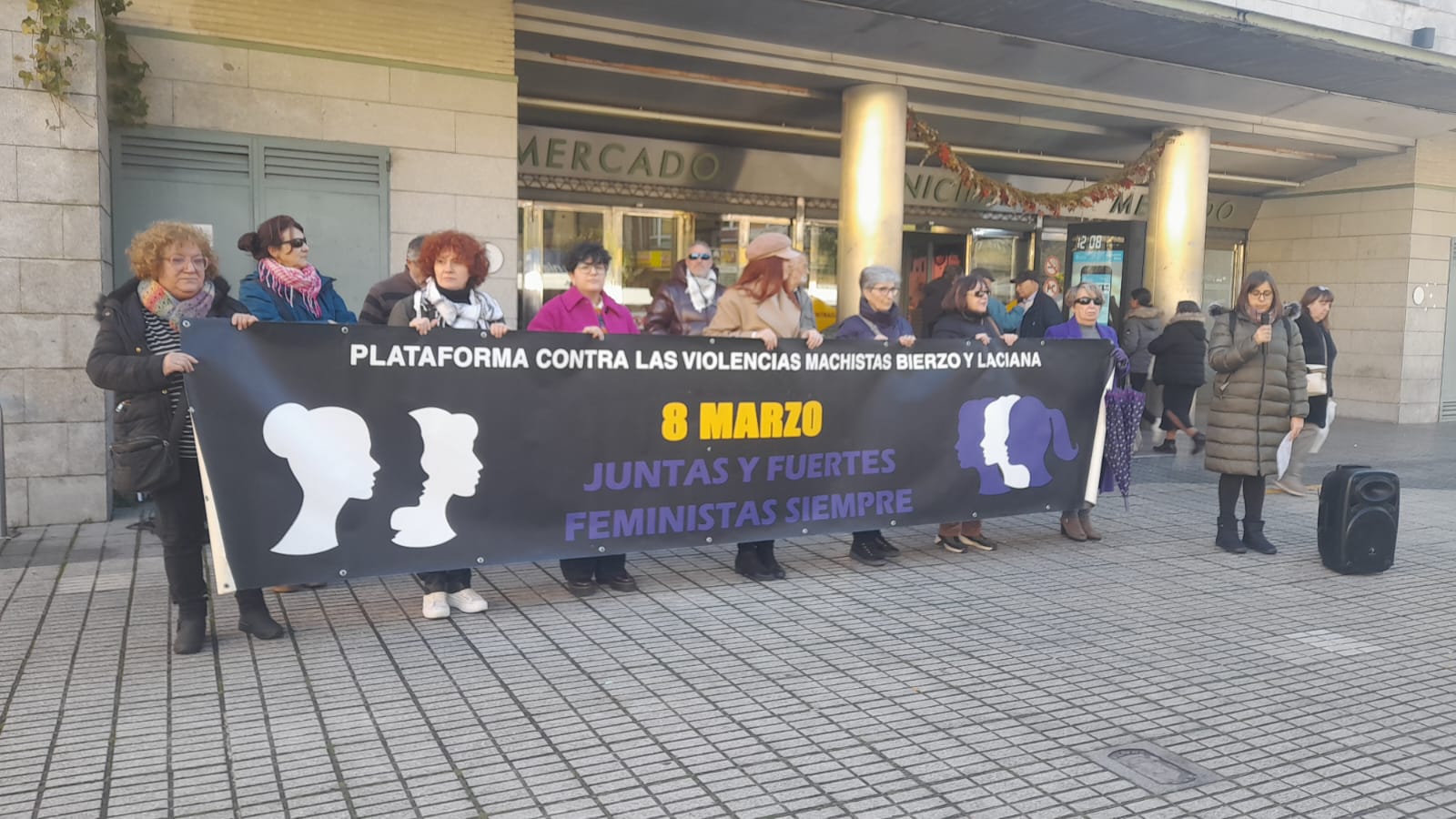 Sábado sil sol de enero en Ponferrada. | MAR IGLESIAS