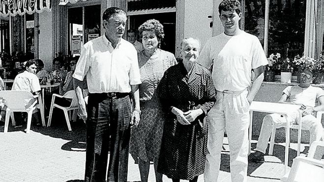 Tres generaciones; Amador García, su mujer Inés Díez, la matriarca Visitación García y Ezequiel ‘Ziqui’. | ARCHIVO FAMILIAR