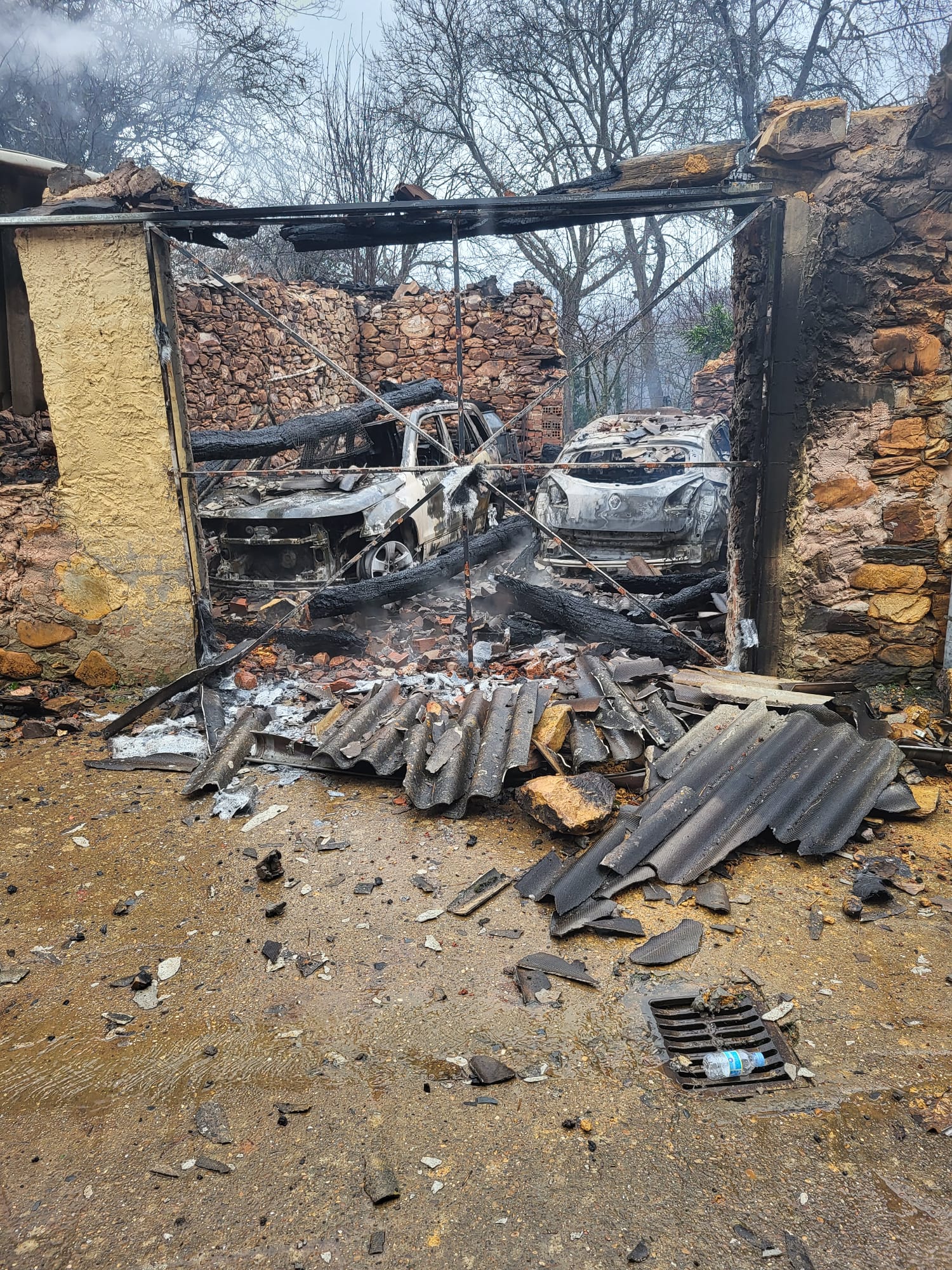 Estado en el que quedó el garaje después del incendio. | LNC