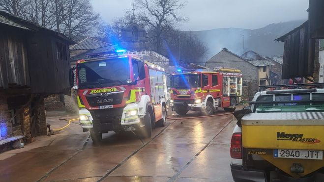 Efectivos del Sepeis de la Diputación se desplazaron al lugar de los hechos. | LNC Efectivos del Sepeis de la Diputación se desplazaron al lugar de los hechos. | LNC