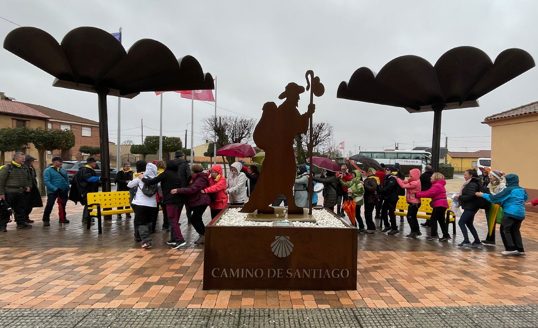 Peregrinos en San Martín del Camino. | L.N.C.